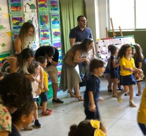 Projeto "Conhecendo os Dinossauros" turmas do Infantil II com as professoras Sarah Martins,Francielly Ferreira Lorena Costa. 